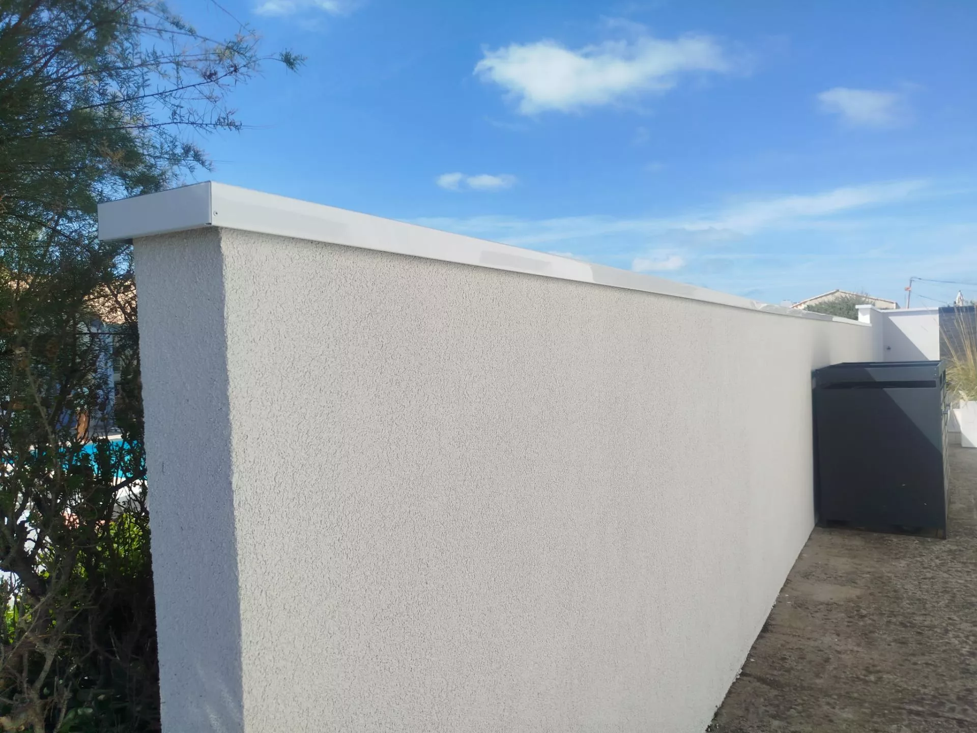 Couvertines sur mur de clôture
